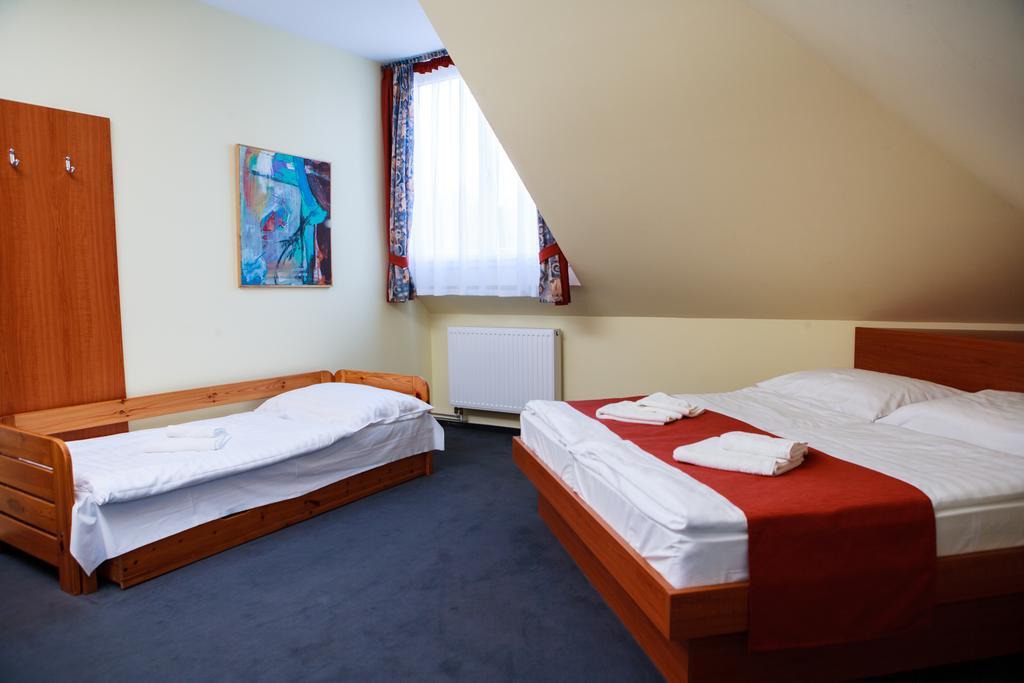 Lipa Hotel Es Etterem Szentgotthard Bagian luar foto