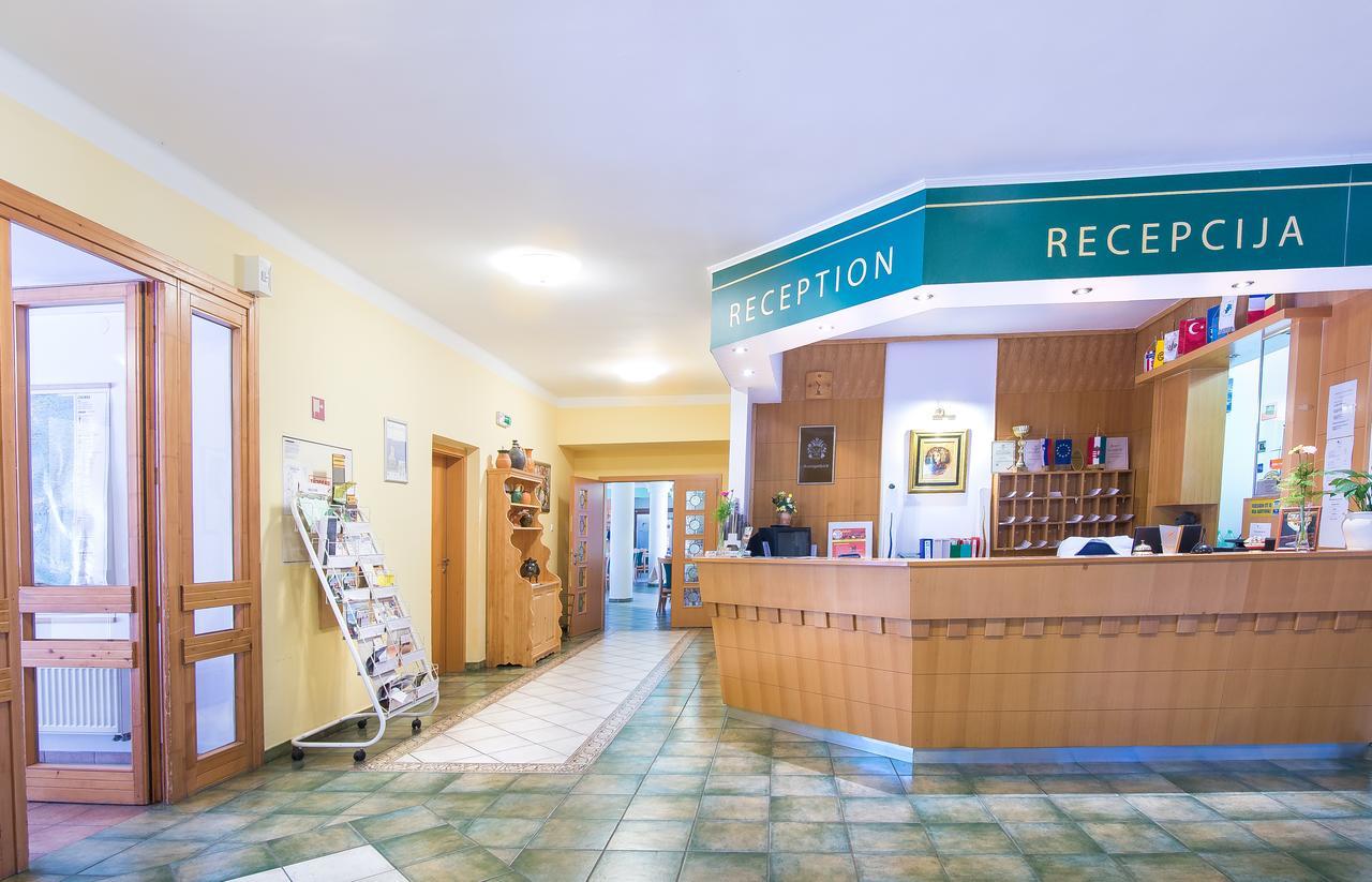 Lipa Hotel Es Etterem Szentgotthard Bagian luar foto